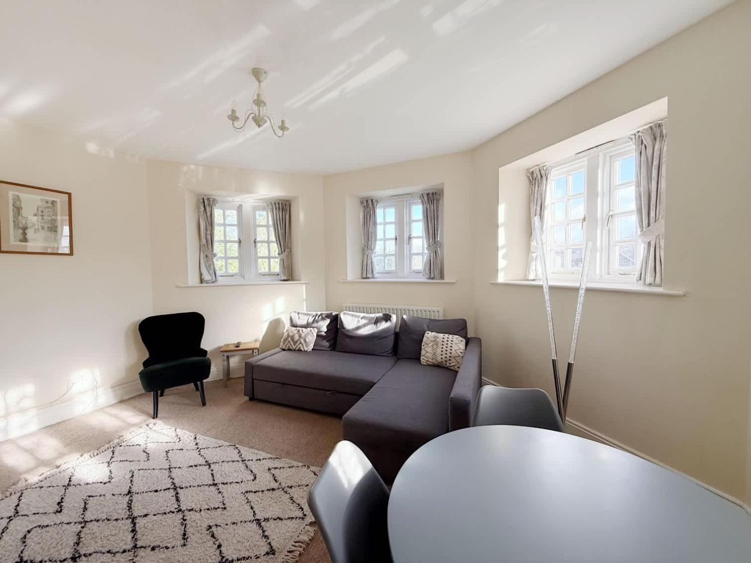 Cosy 1-bedroom Next To Combe Venue Holiday home